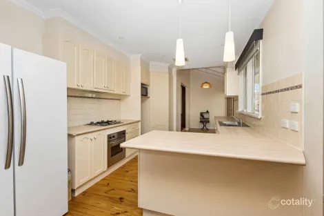 Property photo of 3 Maxwell Crescent Strathdale VIC 3550