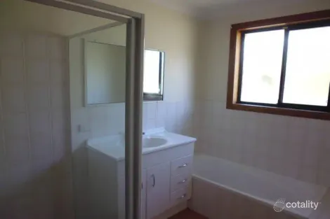 Property photo of 1/3 Waroo Place Bomaderry NSW 2541