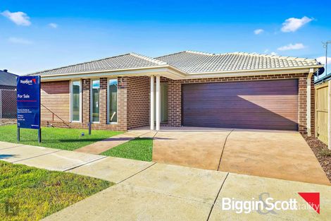 Property photo of 18 Tivoli Way Mickleham VIC 3064