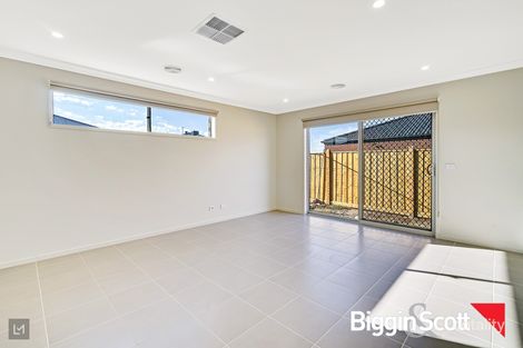 Property photo of 18 Tivoli Way Mickleham VIC 3064