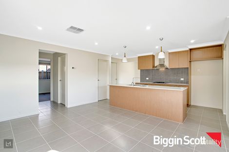 Property photo of 18 Tivoli Way Mickleham VIC 3064