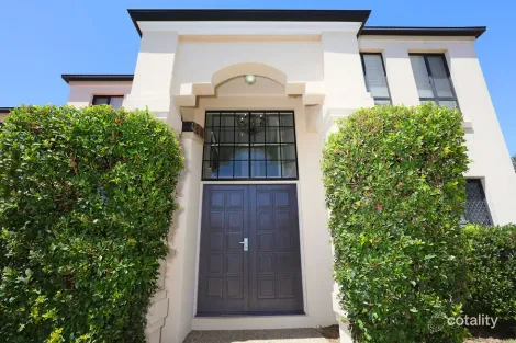 Property photo of 58 Sir Bruce Small Boulevard Benowa QLD 4217