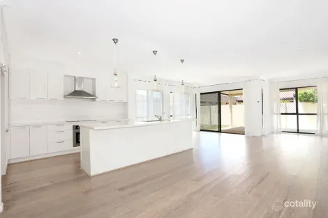 Property photo of 58 Sir Bruce Small Boulevard Benowa QLD 4217