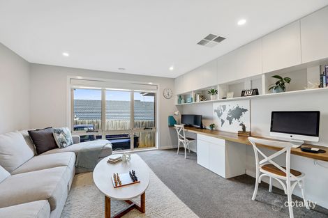 Property photo of 17 Berta Rise Drouin VIC 3818