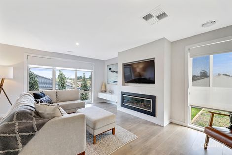 Property photo of 17 Berta Rise Drouin VIC 3818