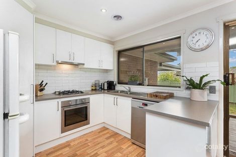 Property photo of 2 Beischer Street Strathdale VIC 3550