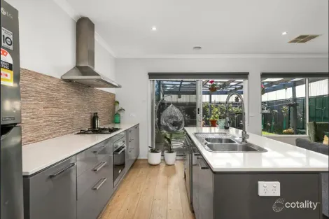 Property photo of 4 Strident Road Craigieburn VIC 3064