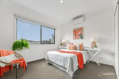 Property photo of 27 Lithgow Way Mooroolbark VIC 3138