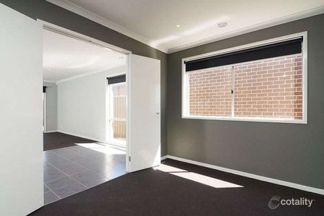 Property photo of 18 Cloverbank Drive Cranbourne East VIC 3977