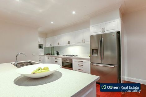 Property photo of 5 Avard Court Berwick VIC 3806