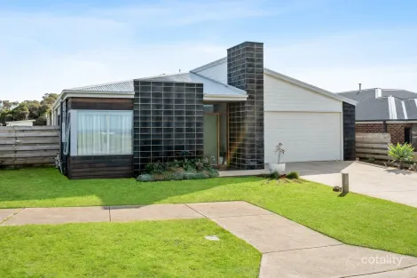Property photo of 16 Martin Laurence Place Port Fairy VIC 3284
