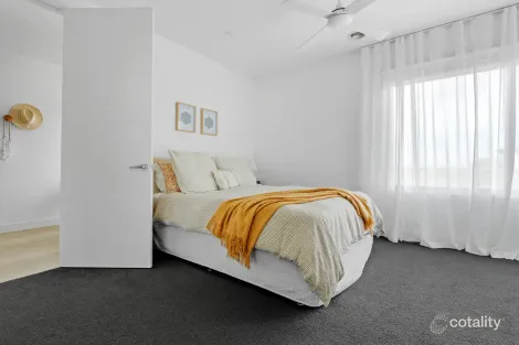 Property photo of 16 Martin Laurence Place Port Fairy VIC 3284