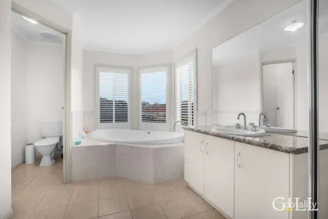 Property photo of 9 Bounty Way Berwick VIC 3806