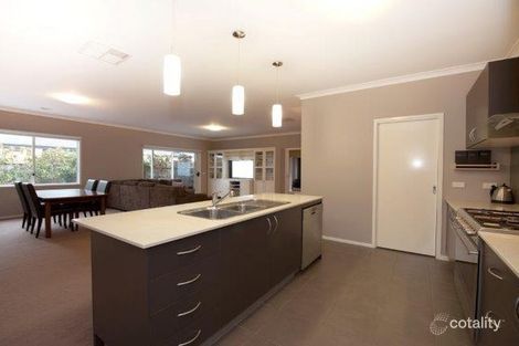 Property photo of 13 Winneke Way Pakenham VIC 3810
