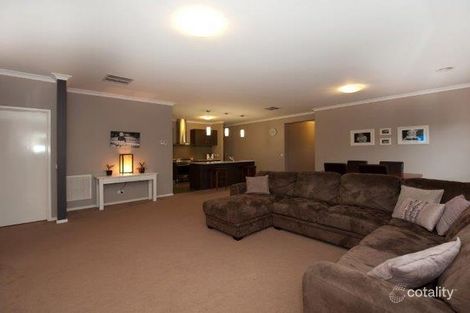 Property photo of 13 Winneke Way Pakenham VIC 3810