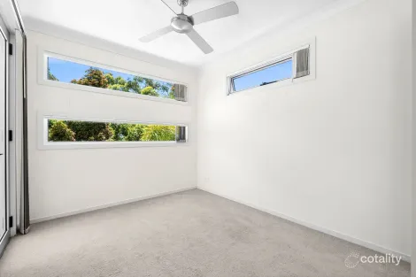 Property photo of 1/44 Sailaway Street Mermaid Waters QLD 4218