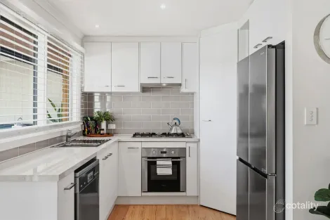Property photo of 32 Easton Road Happy Valley SA 5159