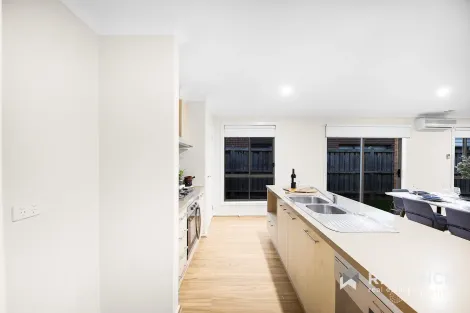 Property photo of 22 Malibu Boulevard Point Cook VIC 3030