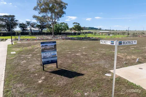 Property photo of 2 Arcuata Walk Diggers Rest VIC 3427