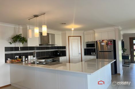 Property photo of 11 Tahara Crescent Estella NSW 2650