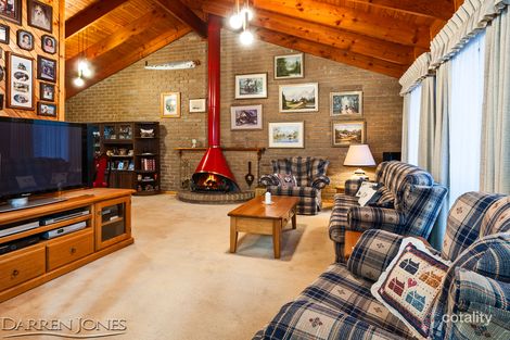 Property photo of 25 Dunbarton Drive Eltham North VIC 3095