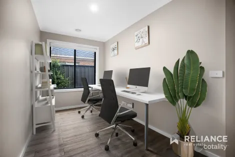Property photo of 42 Mowbray Drive Point Cook VIC 3030