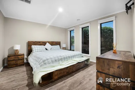 Property photo of 42 Mowbray Drive Point Cook VIC 3030