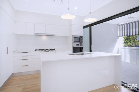 2/80 Kirkland Ave, Coorparoo, QLD 4151