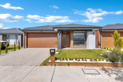 5 Glow Way, Clyde North, VIC 3978