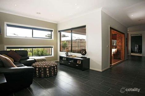 Property photo of 15 Flinders Park Drive Officer VIC 3809