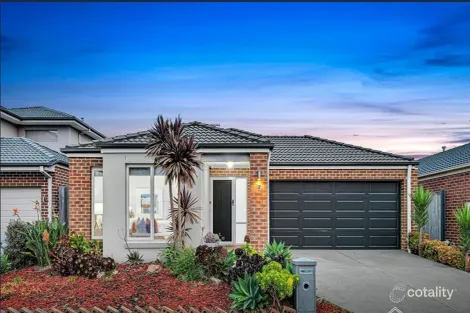 7 Elmtree Cres, Clyde North, VIC 3978