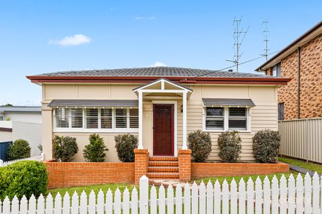 11 Fisher St, West Wollongong, NSW 2500