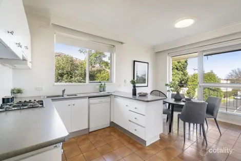 Property photo of 2/656 Inkerman Road Caulfield North VIC 3161