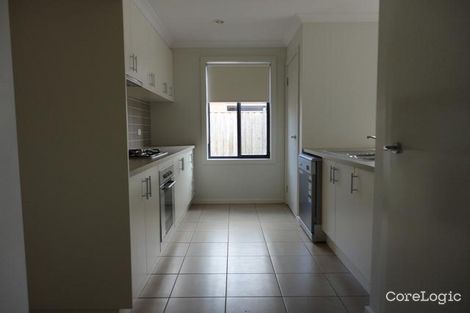 Property photo of 28 Ladybird Crescent Point Cook VIC 3030