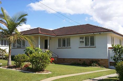 18 Meyrick St, Cannon Hill, QLD 4170