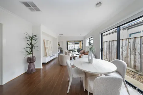 Property photo of 35 Greenhaven Drive Greenvale VIC 3059