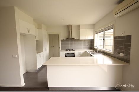 Property photo of 2/16 Bradford Drive Carrum Downs VIC 3201