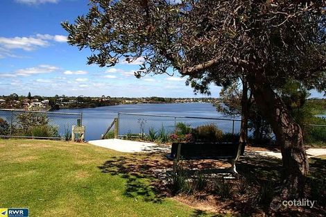Property photo of 70 Welwyn Avenue Salter Point WA 6152