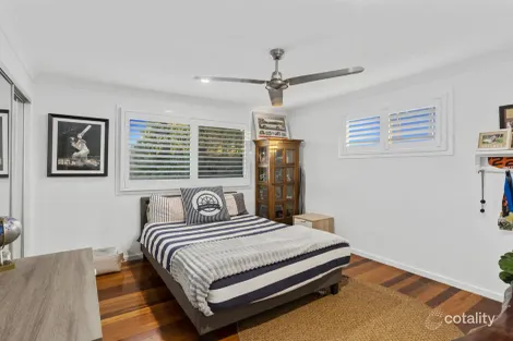 Property photo of 18 Eingana Street Hope Island QLD 4212