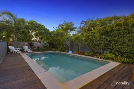 Property photo of 18 Eingana Street Hope Island QLD 4212