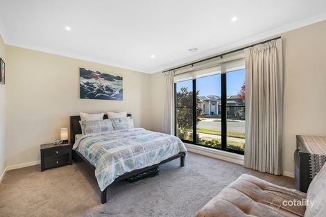 Property photo of 40 Strettle Crescent Cranbourne North VIC 3977
