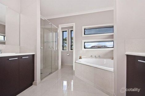 Property photo of 15 School Court Hamilton VIC 3300