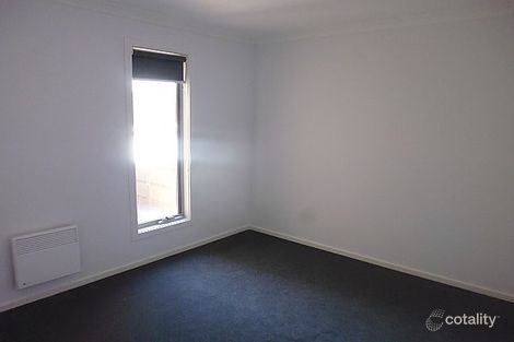 Property photo of 9 Ronneback Walk Cranbourne VIC 3977