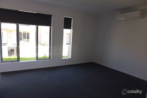 Property photo of 9 Ronneback Walk Cranbourne VIC 3977