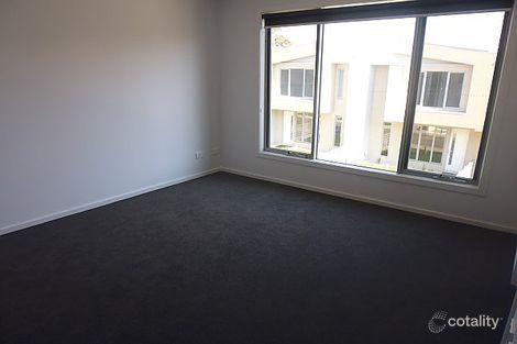Property photo of 9 Ronneback Walk Cranbourne VIC 3977