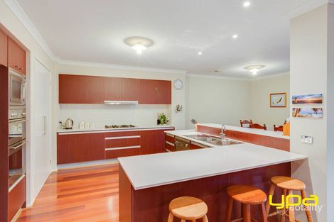 Property photo of 6 Ultimo Walk Taylors Hill VIC 3037