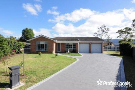 Property photo of 4 Mayfair Court Bomaderry NSW 2541