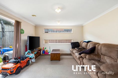 Property photo of 19 Kimberley Grove Pakenham VIC 3810