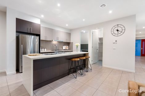 Property photo of 6 Seddon Place Caroline Springs VIC 3023