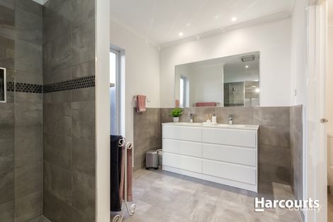 Property photo of 77 Marisa Crescent Berwick VIC 3806